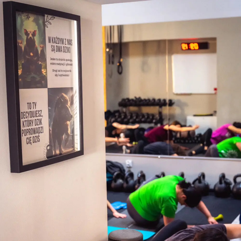 Zajęcia dla starszych osób seniora Pabianice klub fitness Fabryka Dzika zdrowy zajęcia fitnesskręgosłup rozciąganie