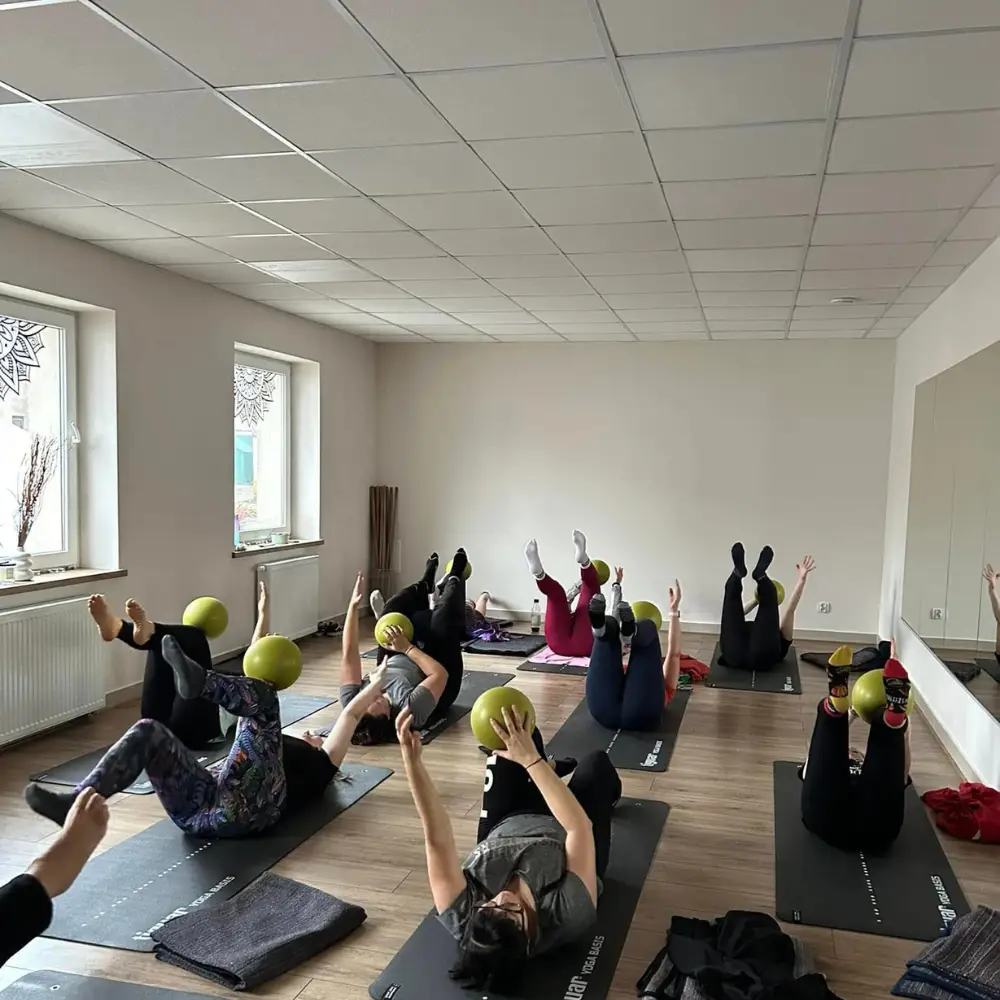 Zdrowy kręgosłup polecane zajęcia w Pabianicach klub fitness Fabryka Dzika zajęcia fitness