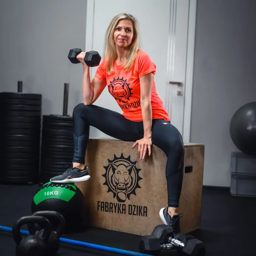 Natalia Kubas ABS płaski brzuch. brzuch uda pośladki BUP w Pabianicach klub fitness Fabryka Dzika najlepszy który warto wybrać zajęcia fitness