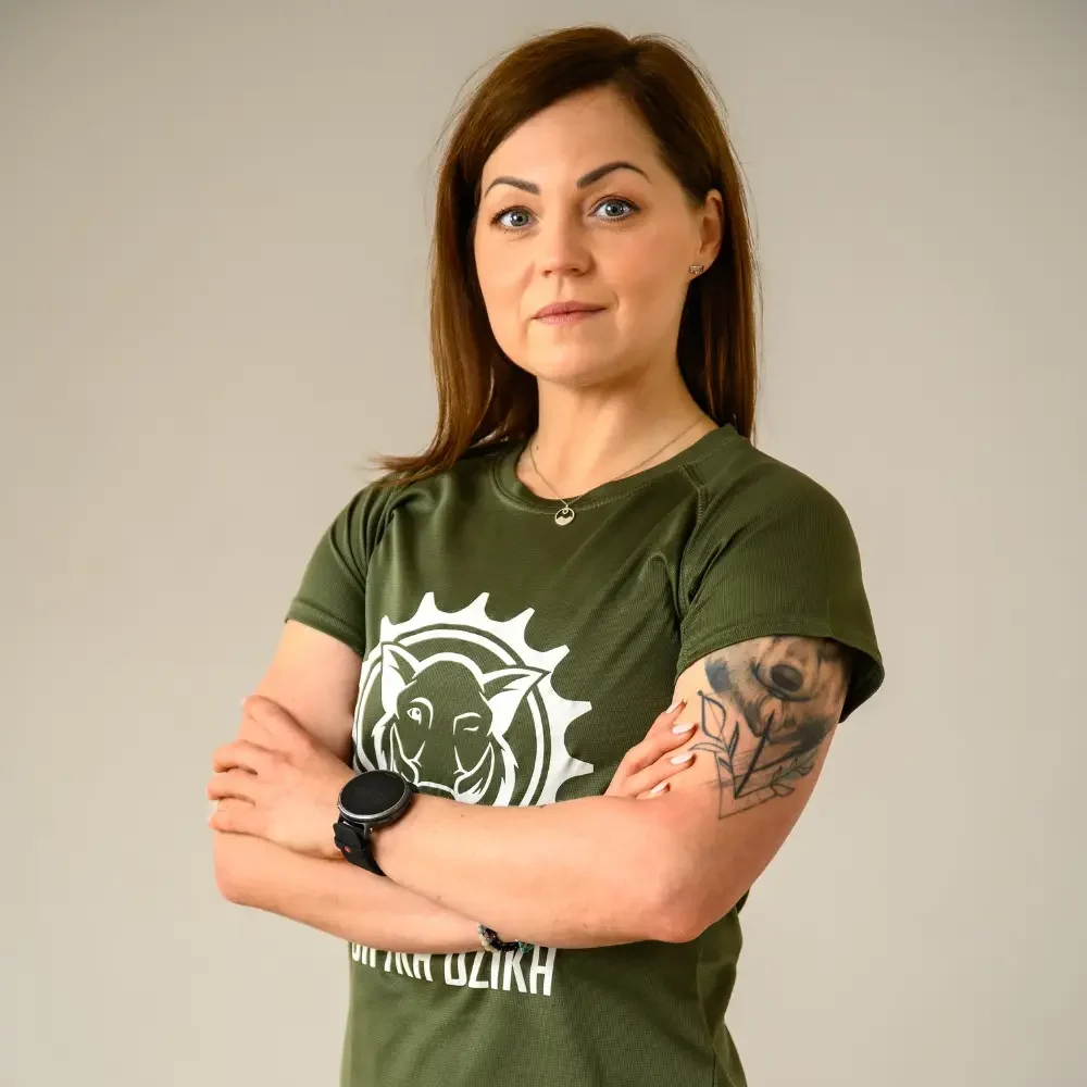 Agata Łącka trener personalny w najlepszym klubie fitness Fabryka Dzika Pabianice. Trening motoryczny, wytrzymałość, specjalista od poprawy kondycji i redukcja tkanki tłuszczowej, bieganie