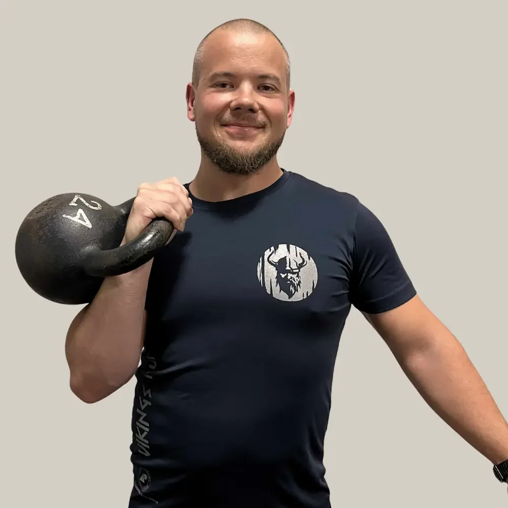Mateusz Lukas trener siły trening siłowy klub fitness w Pabianicach polecany Fabryka Dzika